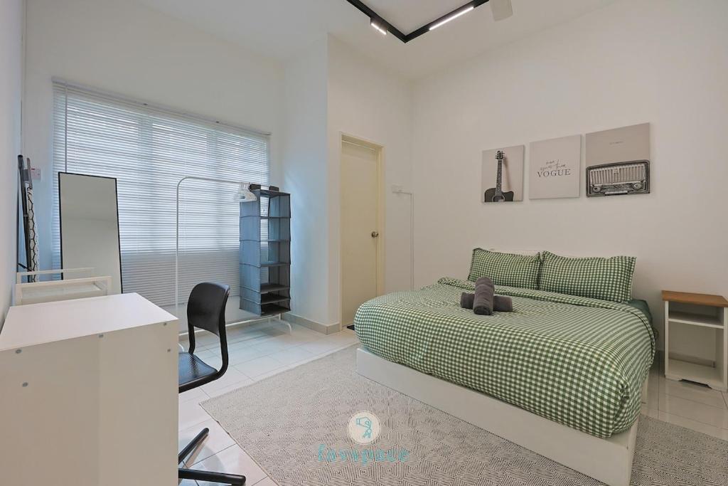 3B2B 6 Pax Free Netflix 5 min to UKM Kajang