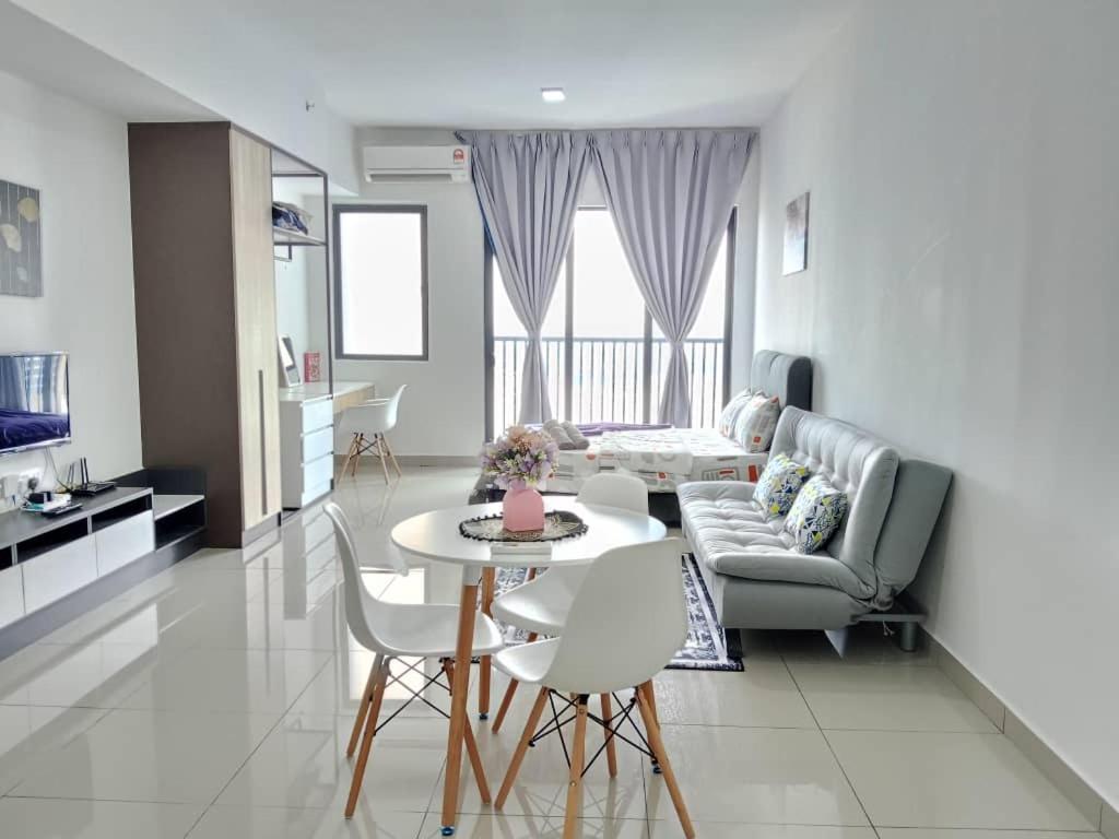 Alinea Suites by The Royal City