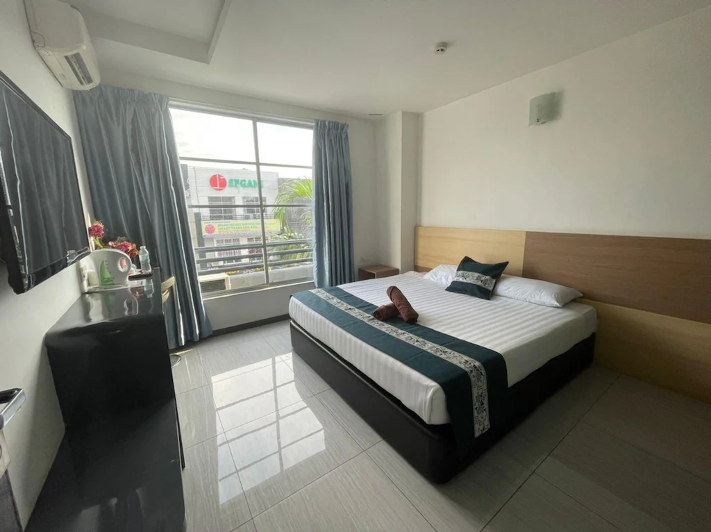 Dolphin Hotel