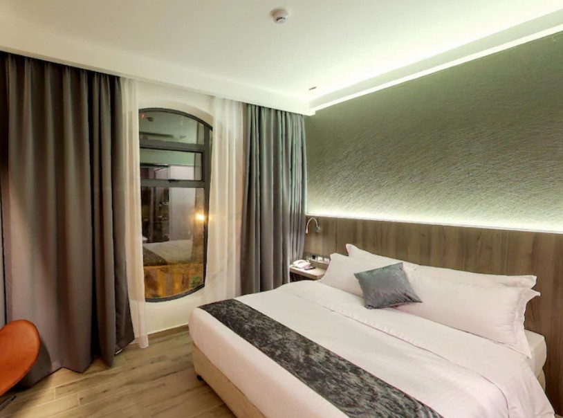 Flora by Crossroads Hotel