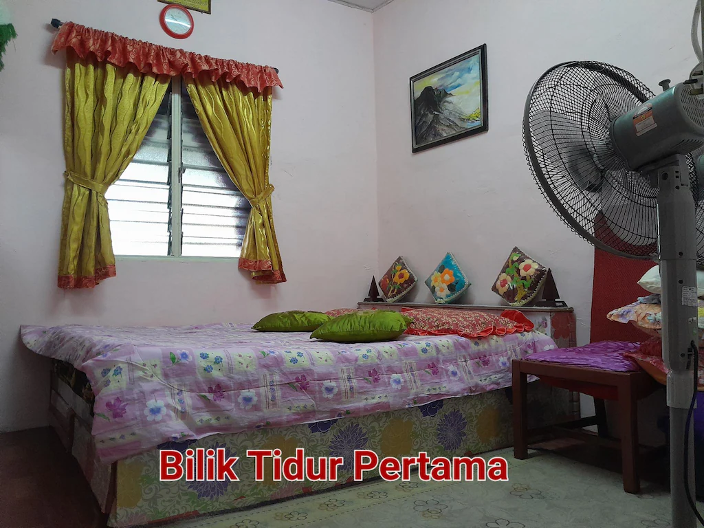 HOMESTAY FATIMAH BEHRANG STESEN [FOR MUSLIM ONLY]