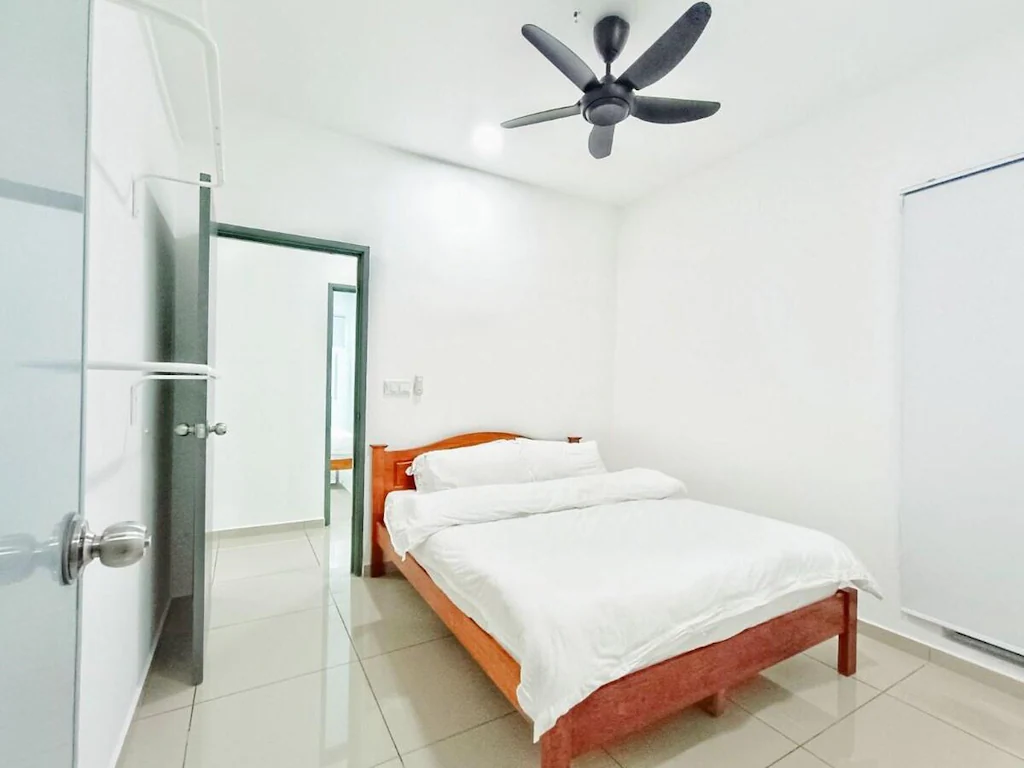 3BR Nice Pool View @Metropol