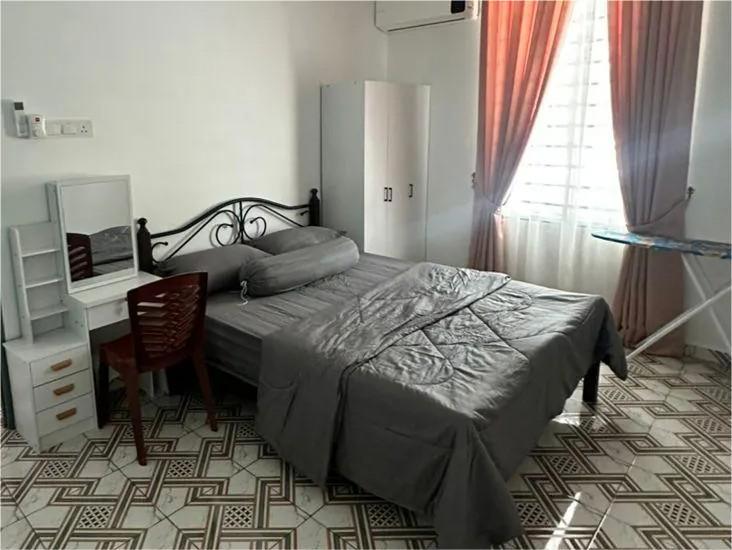 Landed house with private pool in Tasek Gelugor