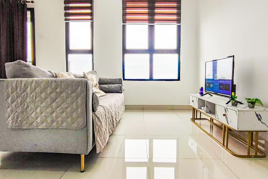 Double Storey Pool at Trio Setia Klang by HCK