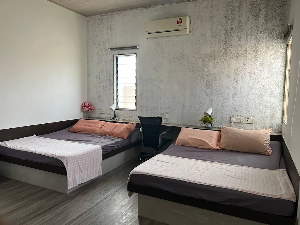 Family 15 Pax Corner Lot House