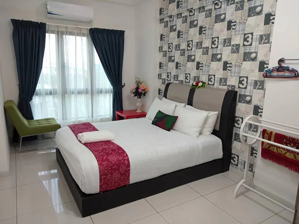 LUXURY HOMESTAY WITH POOL VIEW @ EMIRA RESIDENCE