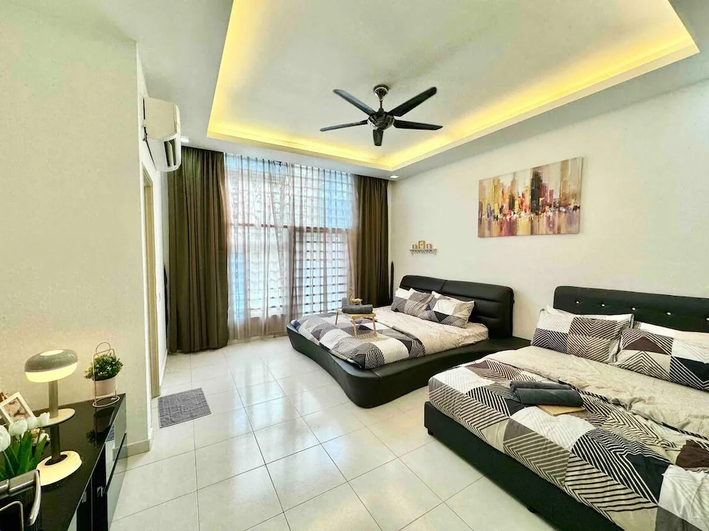 Setia Tropika Serenity: 4Bedroom Landed 12-16pax