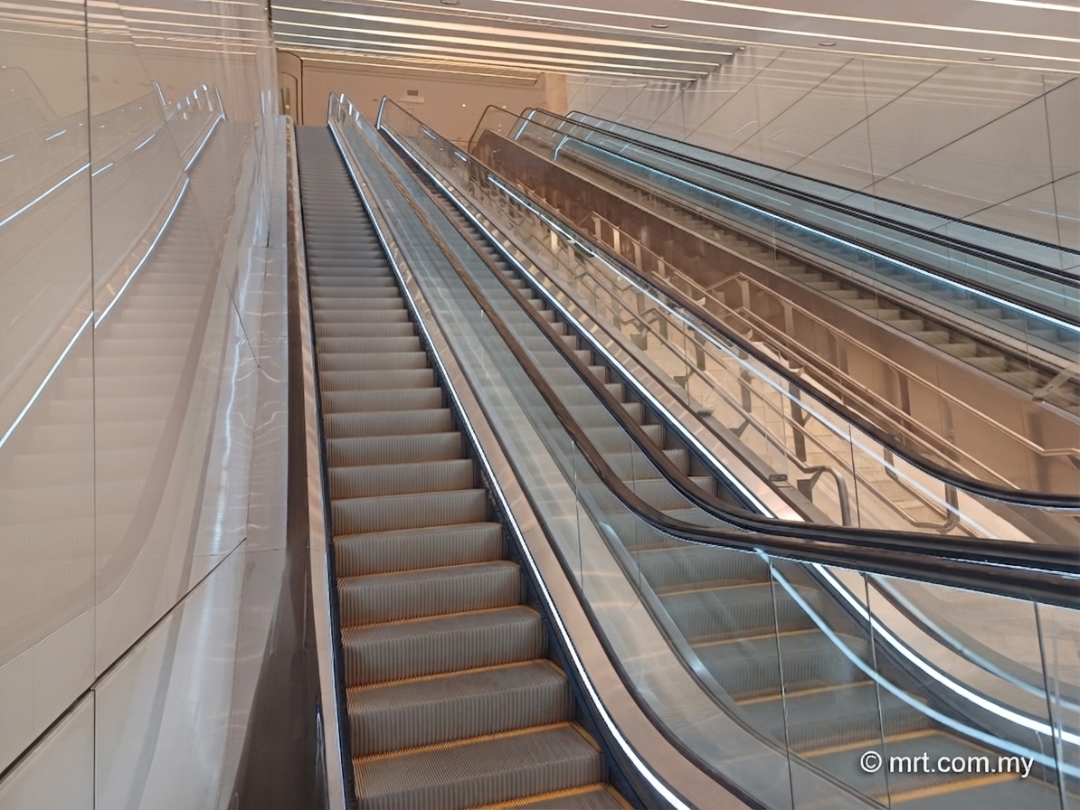 Persiaran KLCC MRT Station - Ombak KLCC Entrance