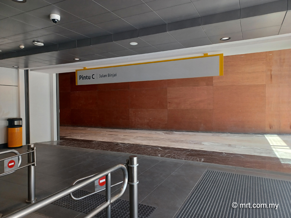 Persiaran KLCC MRT Station - Ombak KLCC Entrance